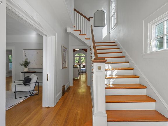 3rd image of 2645 Emerald St
