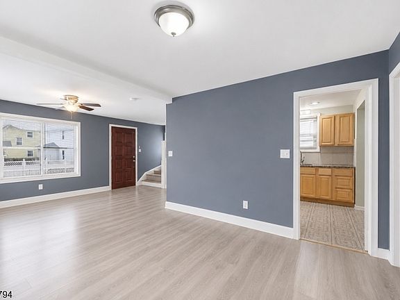 4th image of 219 Hollywood Ave
