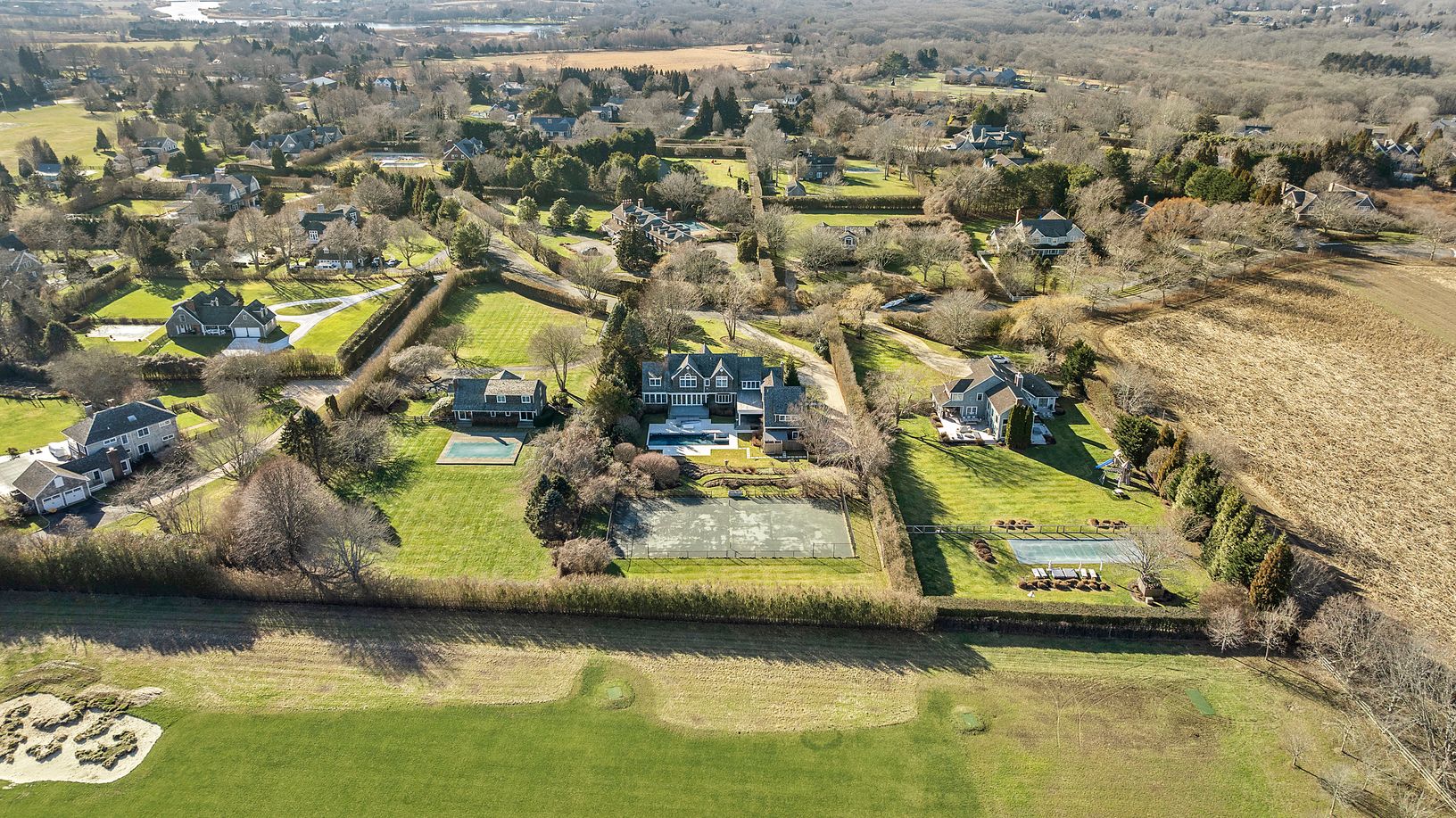  South of Highway Location