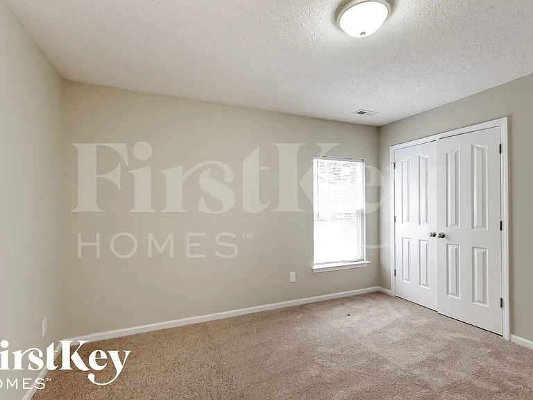 1102 Eastwood Dr — Photo 11