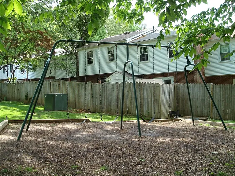 6525 Orono Ct — Photo 32