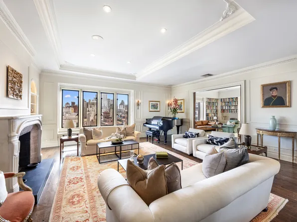 820 Park Avenue image 1 of 17