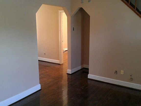 5th image of 1210 Roanoke Blvd