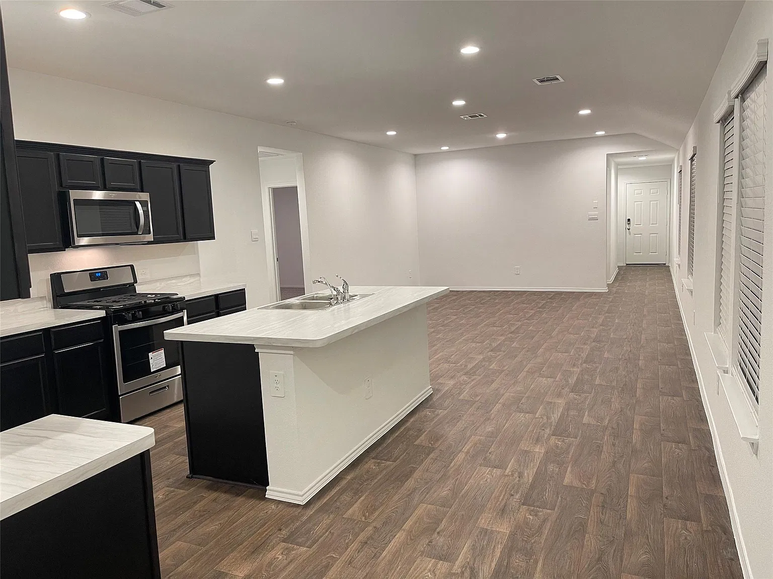 3 bed, 2.0 bath, 1535 sqft, $1,750 — Photo 3