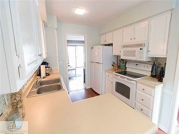 5th image of 609 E Bainbridge Dr