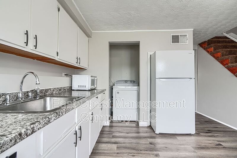 1st image of 902 Catawba Ct