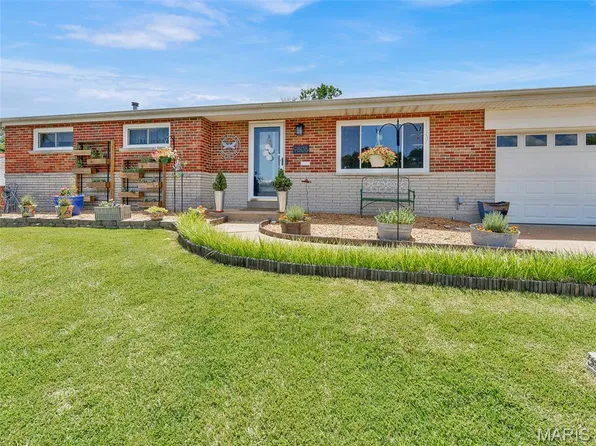 9806 Whitcomb Ln, Saint Louis, MO 63123