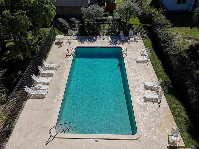 1700 Embassy Dr #101 — Photo 4