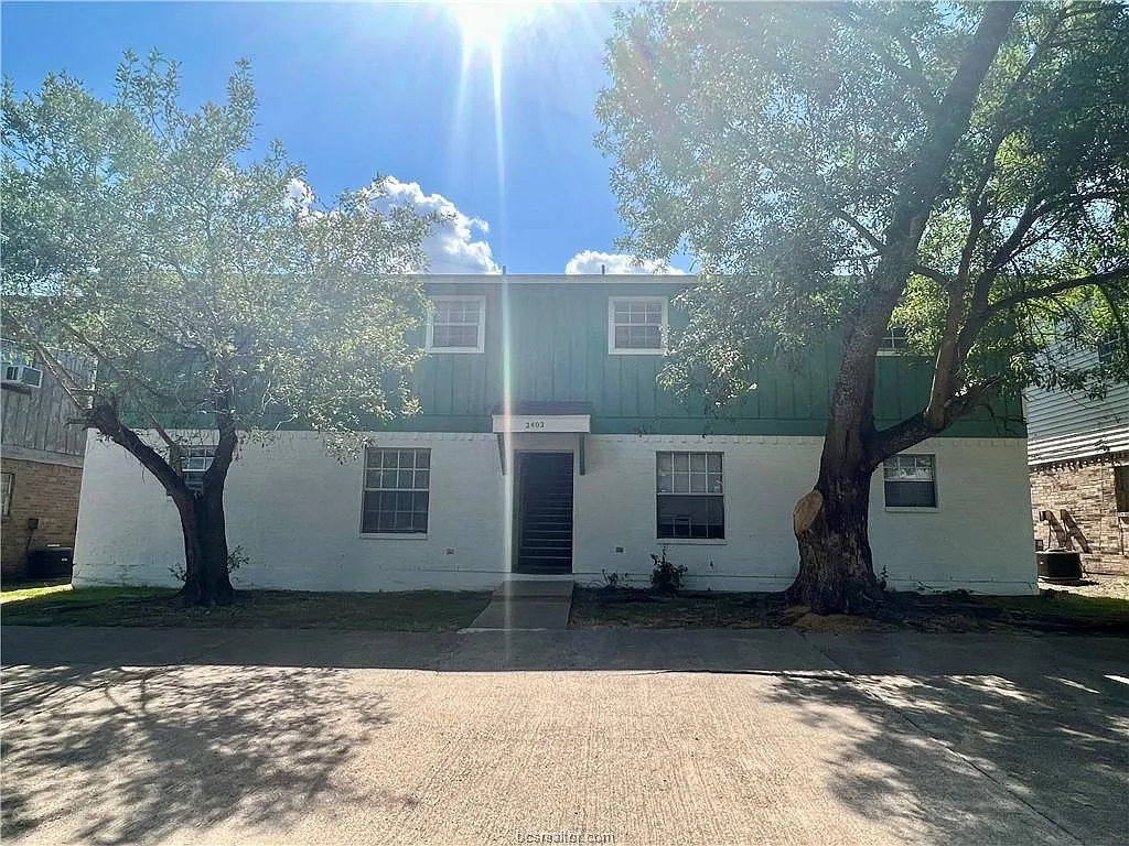 2 bed, 715 sqft, $750 — Photo 2