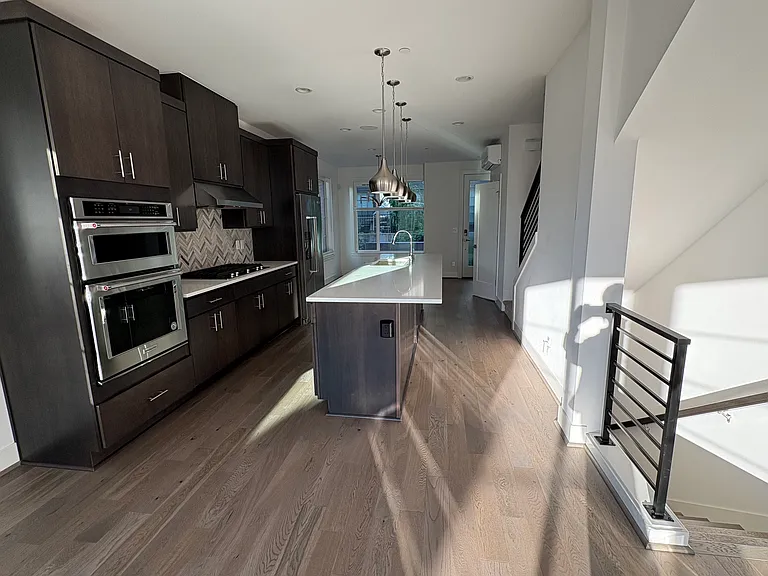 947 W McGraw St #41 — Photo 9
