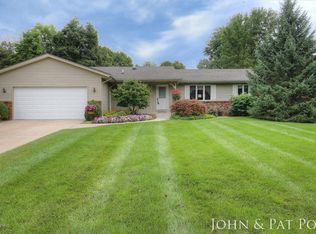 660 Twin Lakes Dr NE, Grand Rapids, MI 49525