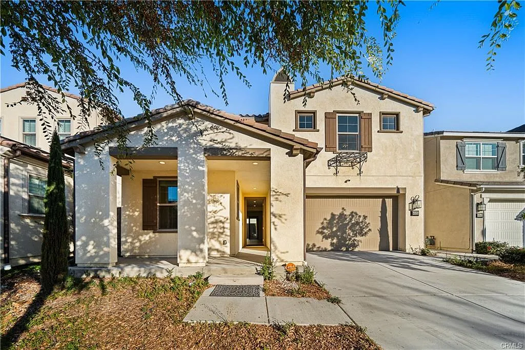 4 bed, 2536 sqft, $3,900 — Photo 2
