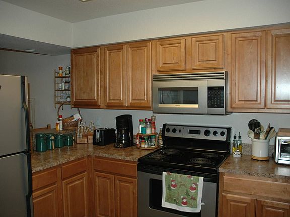4th image of 940 Douglas 150 Ave