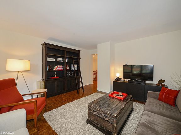 3rd image of 3150 N Lake Shore Dr APT 3B