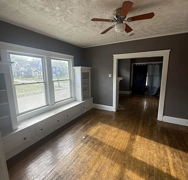 12602 Locke Ave — Photo 1