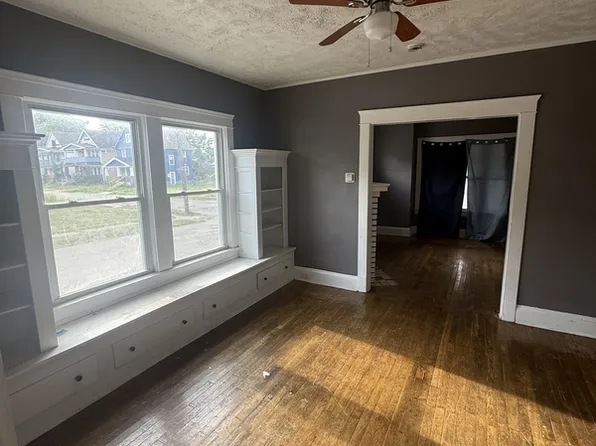 12602 Locke Ave, Cleveland, OH 44108