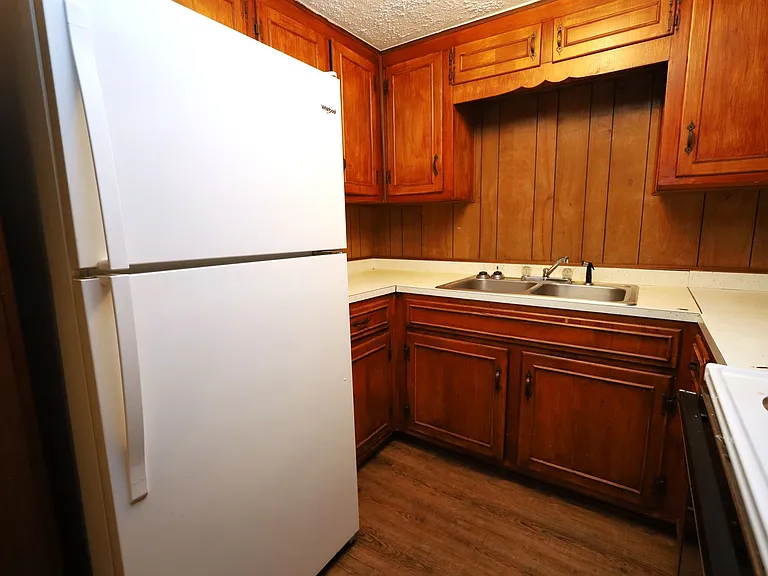 207 E Moore St — Photo 5