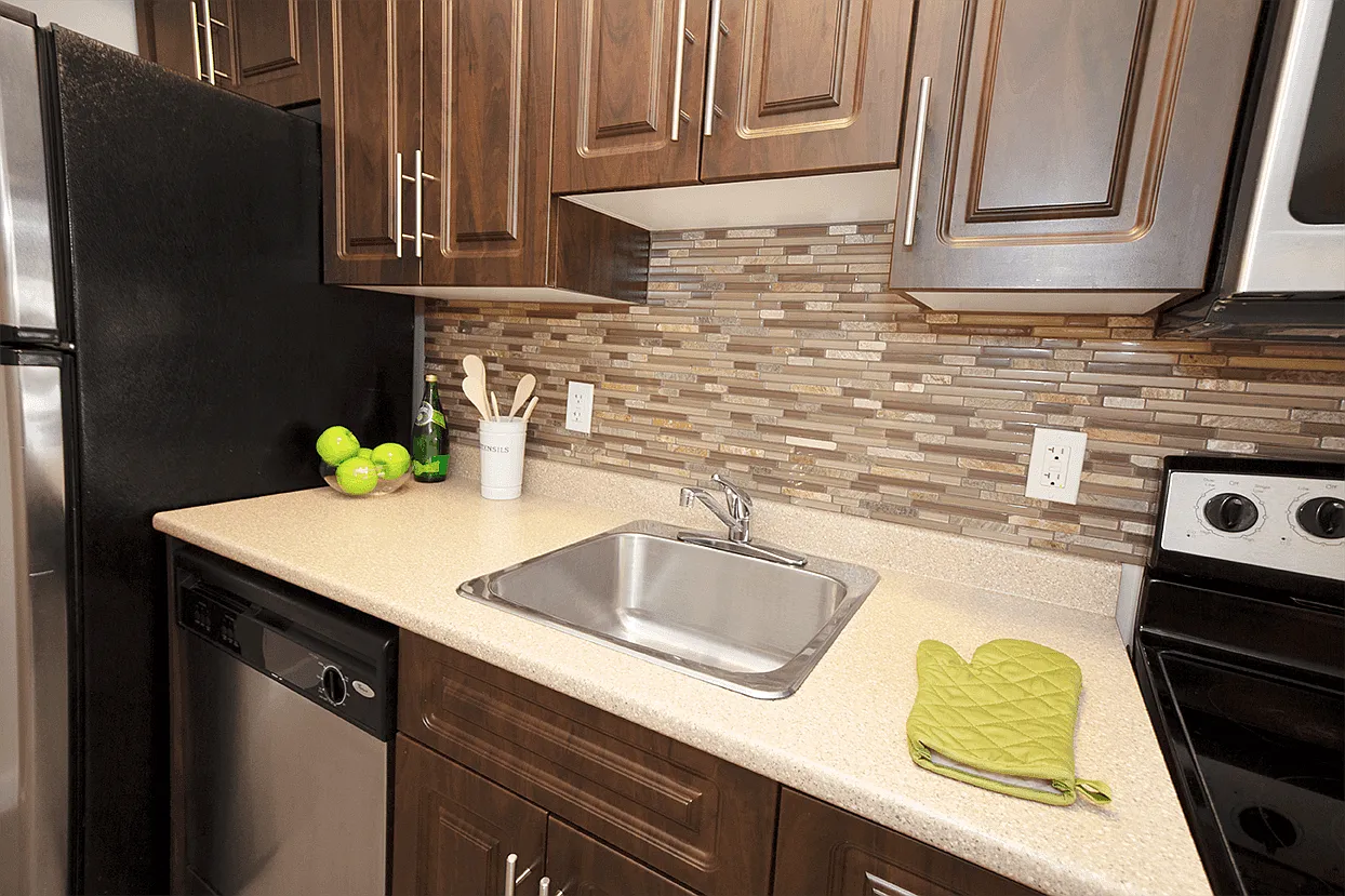 340 Assiniboine Avenue — Photo 3