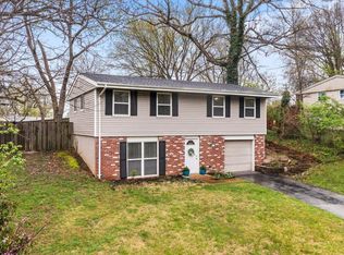 706 Chatelet Ln, Ballwin, MO