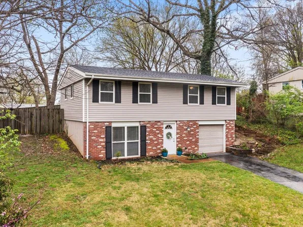 706 Chatelet Ln, Ballwin, MO 63011