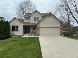 7802 Hoffman Dr, Waterford, MI 48327