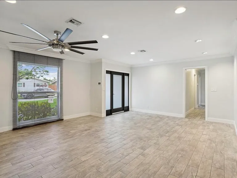 603 SE 7th Ave — Photo 4