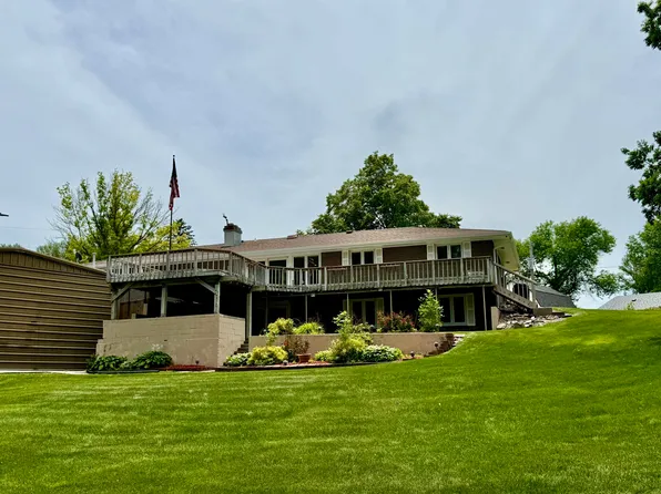 105 S Shore Dr, Brady, NE 69123