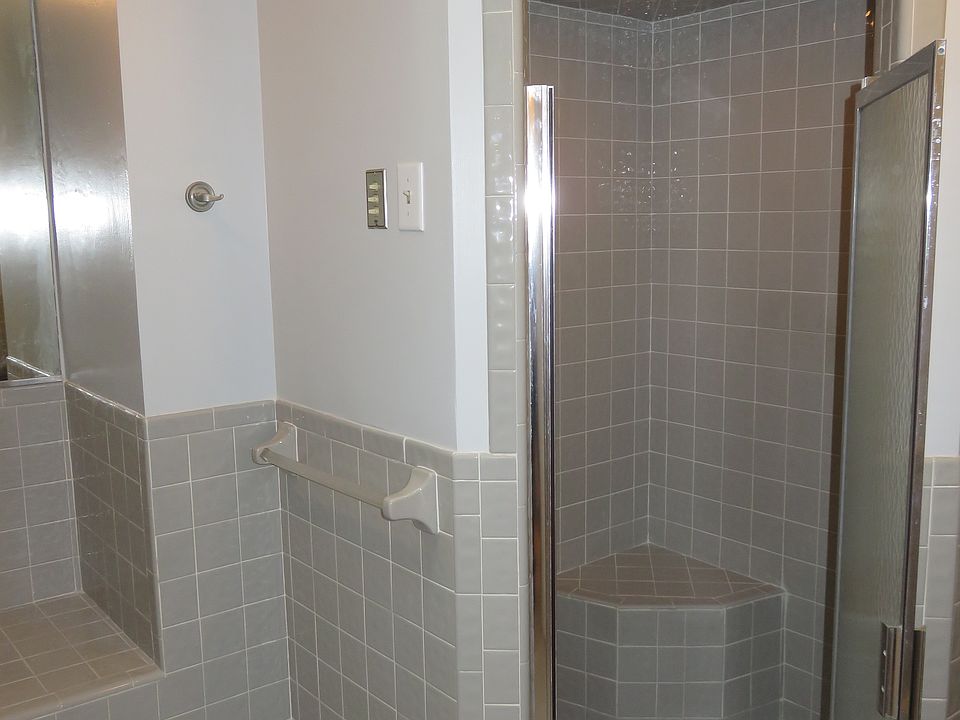 2nd image of 104 Chuckatuck Turn