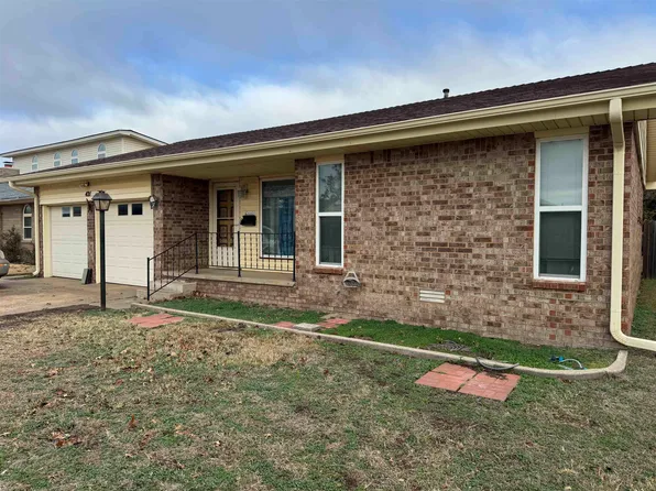 421 N Cimarron St, Hennessey, OK 73742