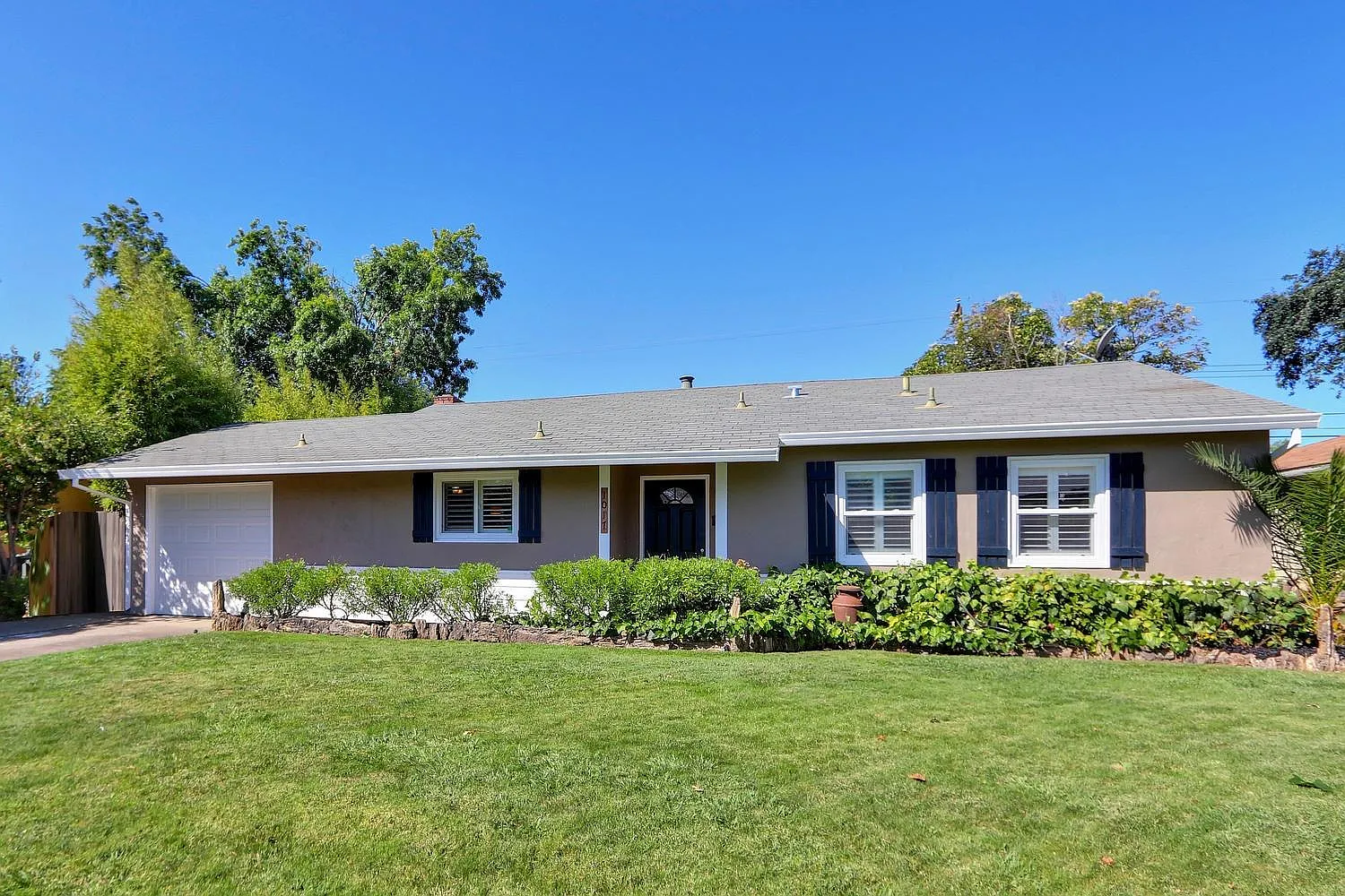 1017 Hampton Rd photo 1