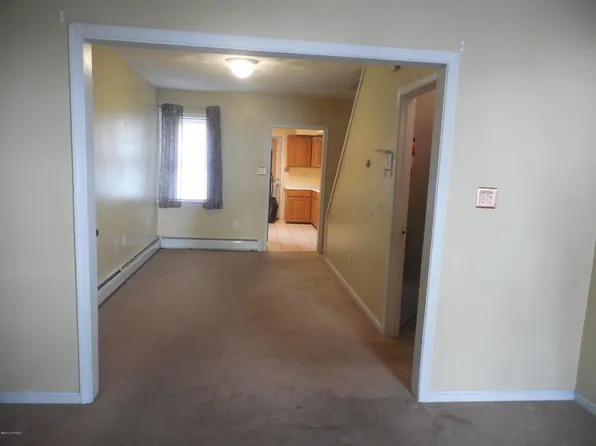 1116 W Walnut St, Coal Township, PA 17866