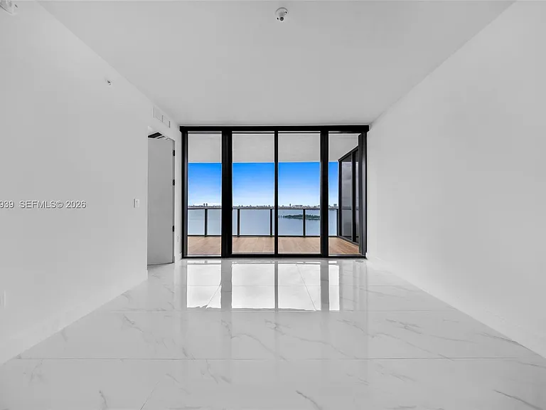 700 NE 24th St #1706 — Photo 4