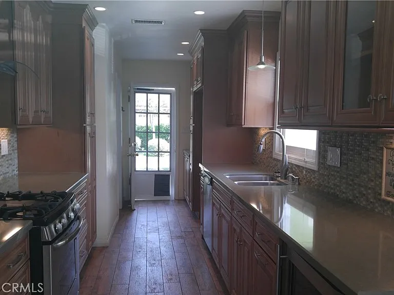 201 E Locust Ave — Photo 4