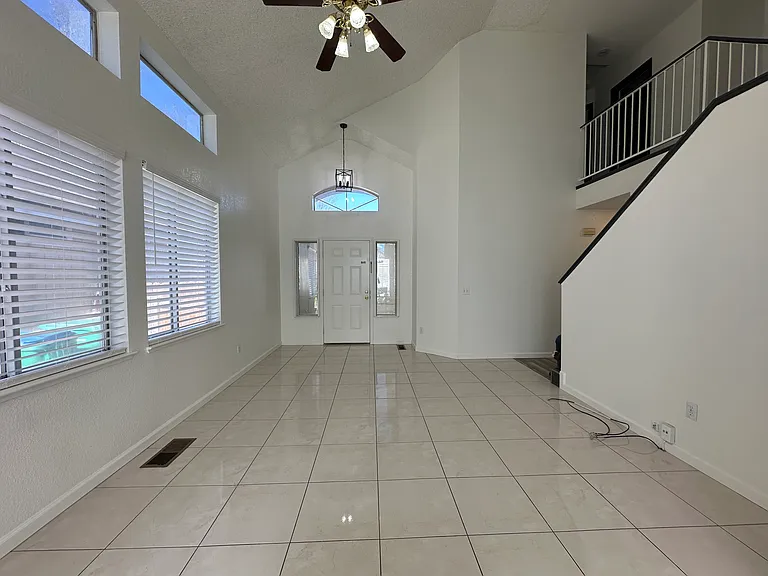 4541 Creekside Cir — Photo 4