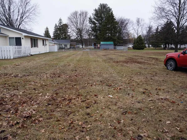 521 Washington Ave, East Tawas, MI 48730