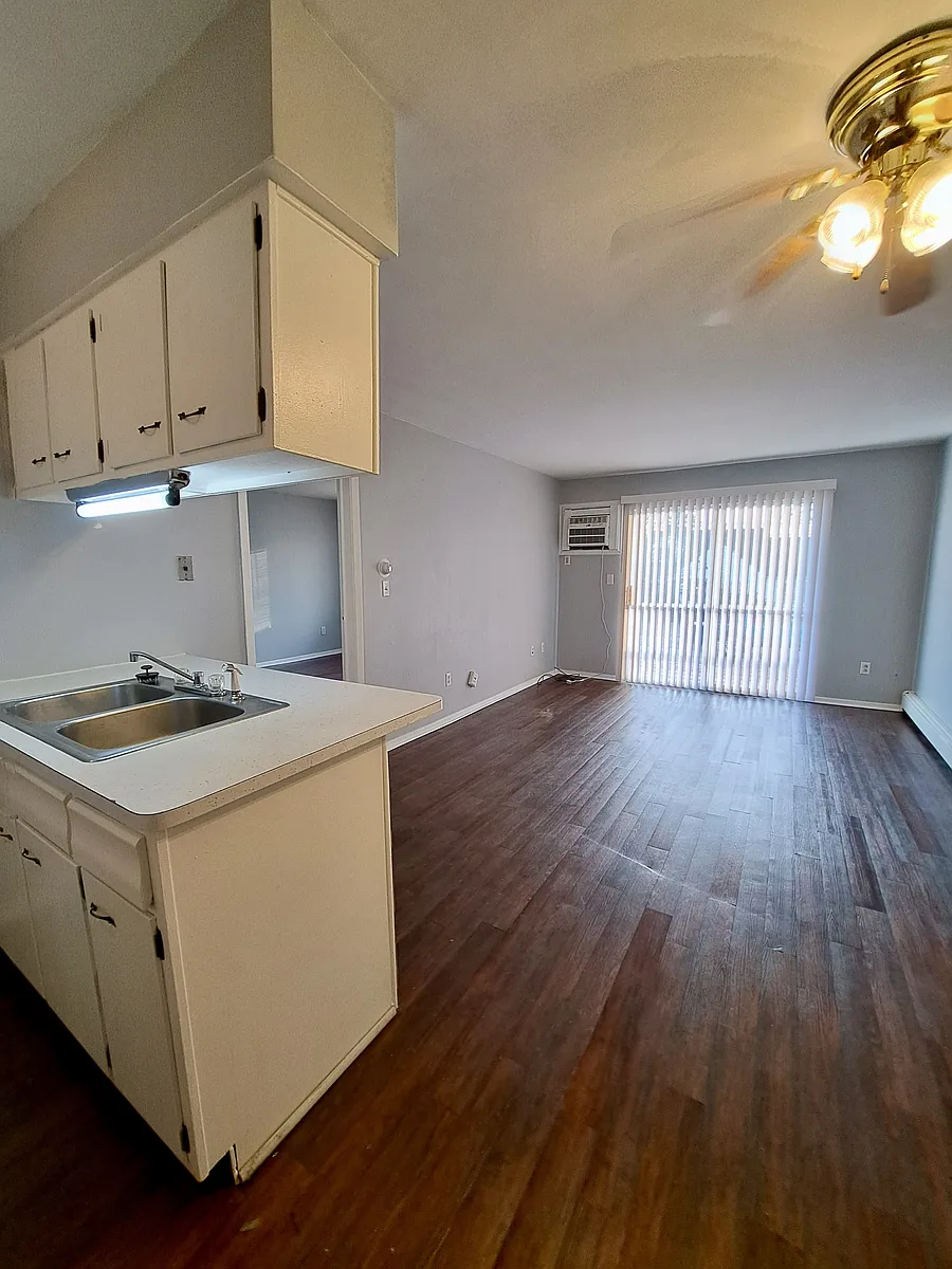 Building Photo - 1355 Ohmer Ave #8