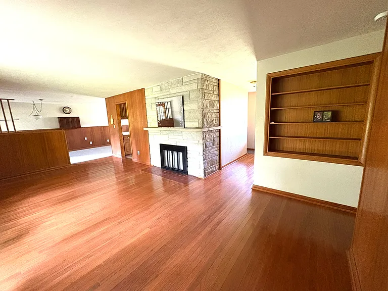 Built-in bookshelf.