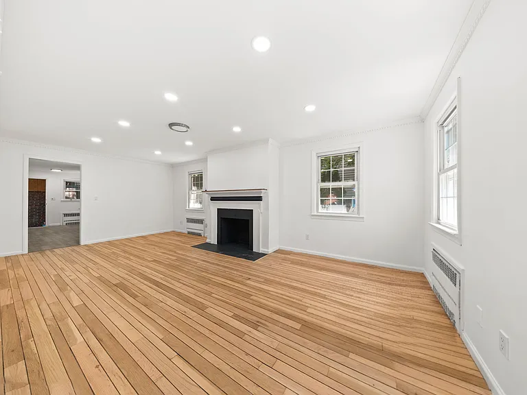 493 Beverly Rd #1 — Photo 3
