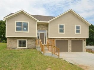 304 Fairview Cir, Platte City, MO 64079