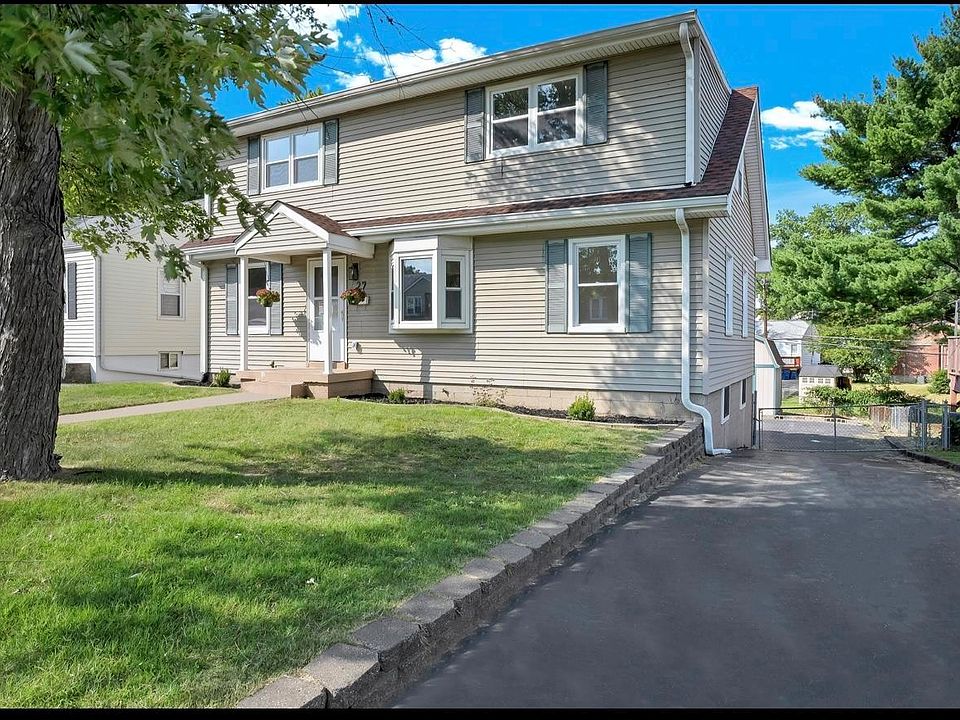 1st image of 27 Constance Ct