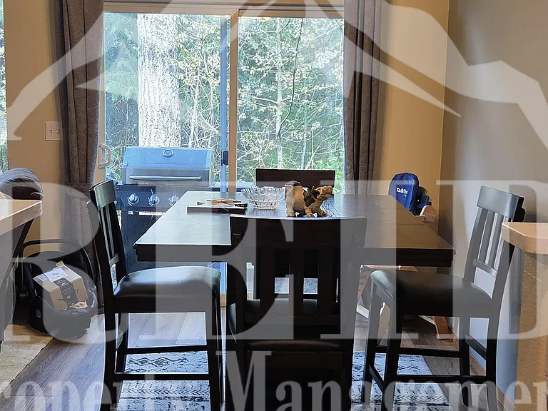 100 NE Miramar Cir — Photo 10