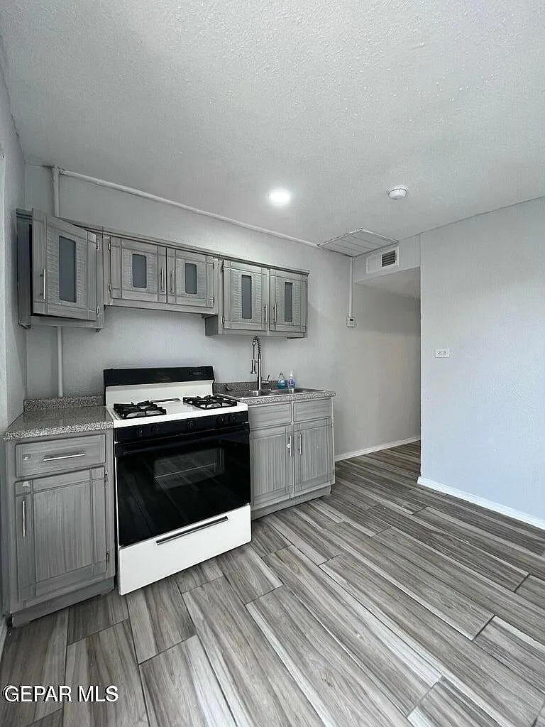 2 bed, 1.0 bath, 650 sqft, $1,000 — Photo 4