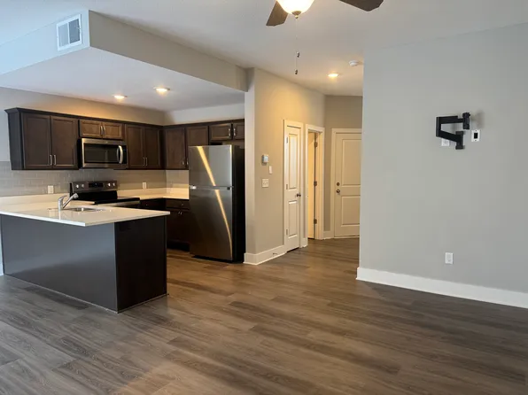 338 N 6th Ter, Louisburg, KS 66053