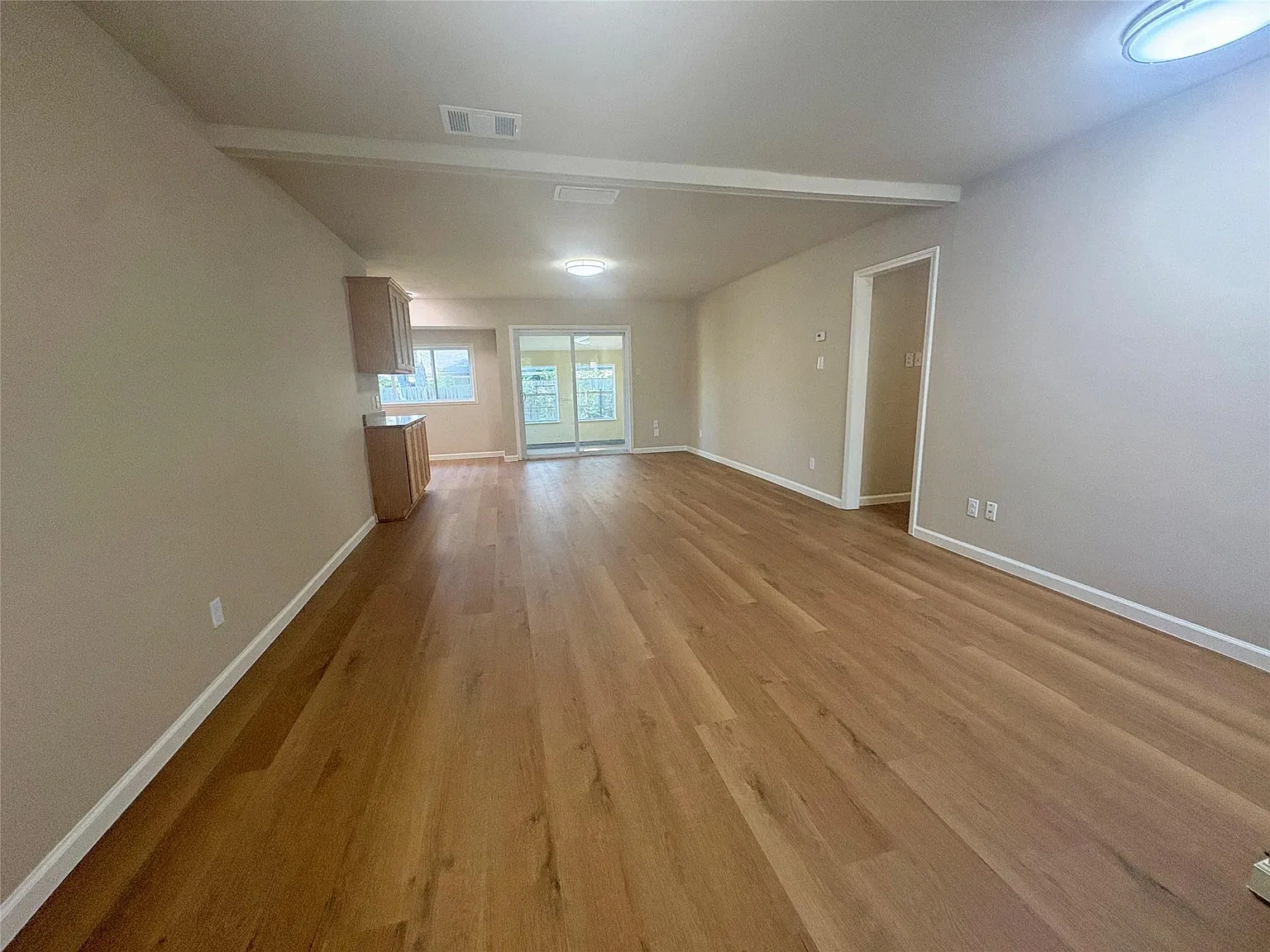 4 bed, 2.0 bath, 1354 sqft, $2,600 — Photo 4