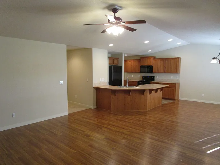 534 NE Brookstone Dr — Photo 14
