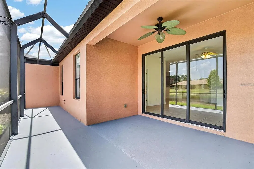 2 bed, 2.0 bath, 1393 sqft, $2,300 — Photo 3
