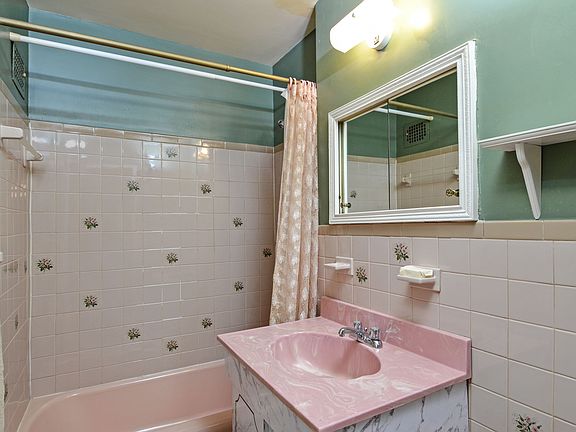 5th image of 4320 Van Cortlandt Park East Ave #3T