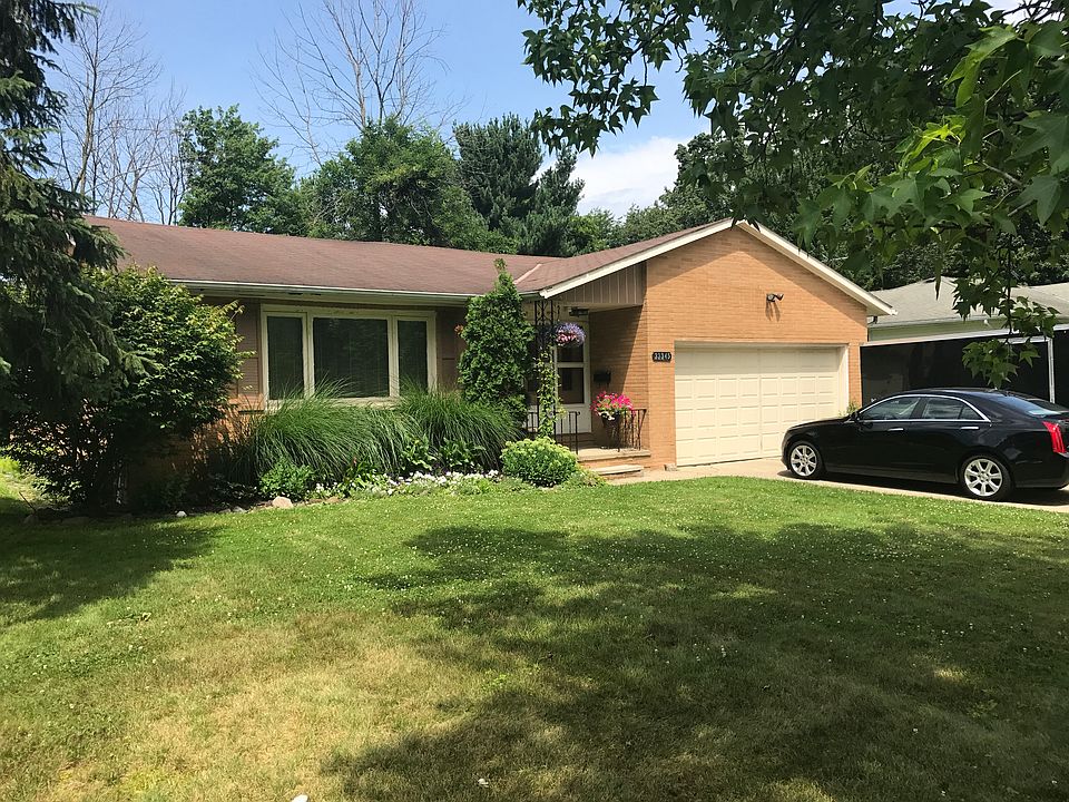 1st image of 33345 W Sharondale Dr