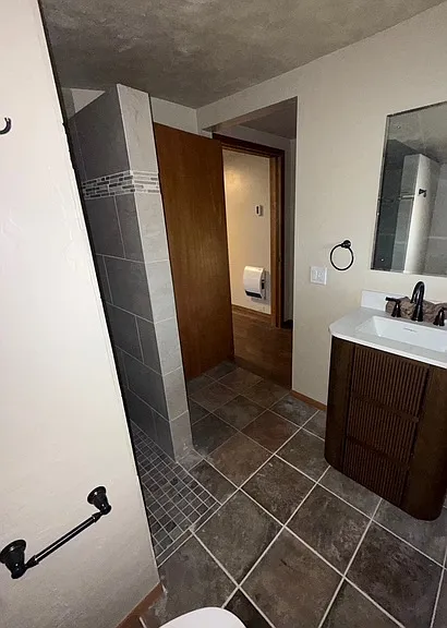 1157 E 12th Ave — Photo 14