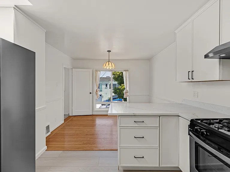 318 Allison St — Photo 8